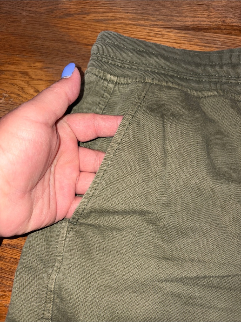 GAP olive pull on shorts - Picture 2 of 8